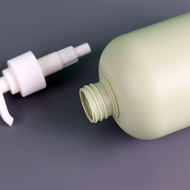 Custom Logo Soft Touch Matte Green HDPE Plastic Shampoo Bottle 200ml 300ml 500ml for Cosmetic Lotion Pump Bottle Packaging