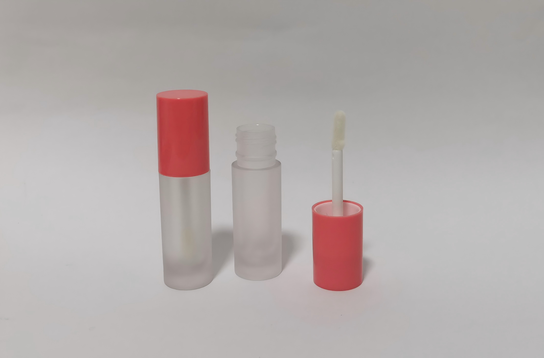 4ml Plastic Refillable Lip Balm Lip Gloss Containers with Caps for Cosmetics and Lipstick