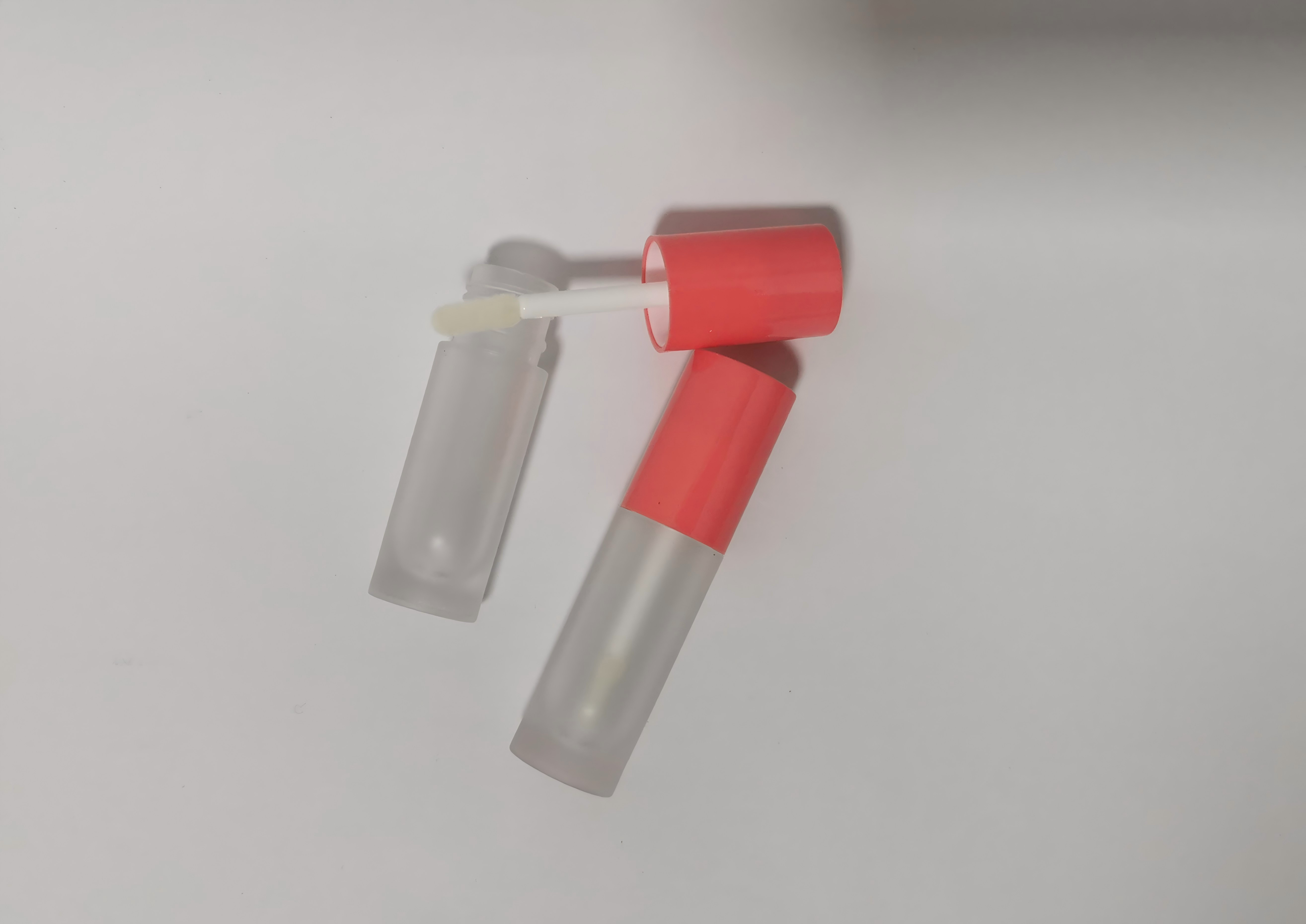 4ml Plastic Refillable Lip Balm Lip Gloss Containers with Caps for Cosmetics and Lipstick