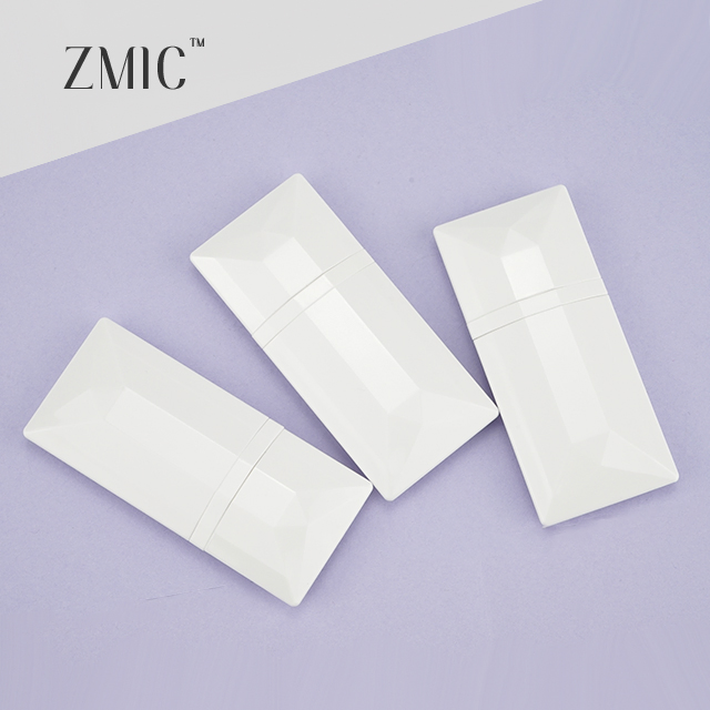 Flat Thin 4G White Plastic Lip Gloss Tube Private Label Cosmetic Packaging