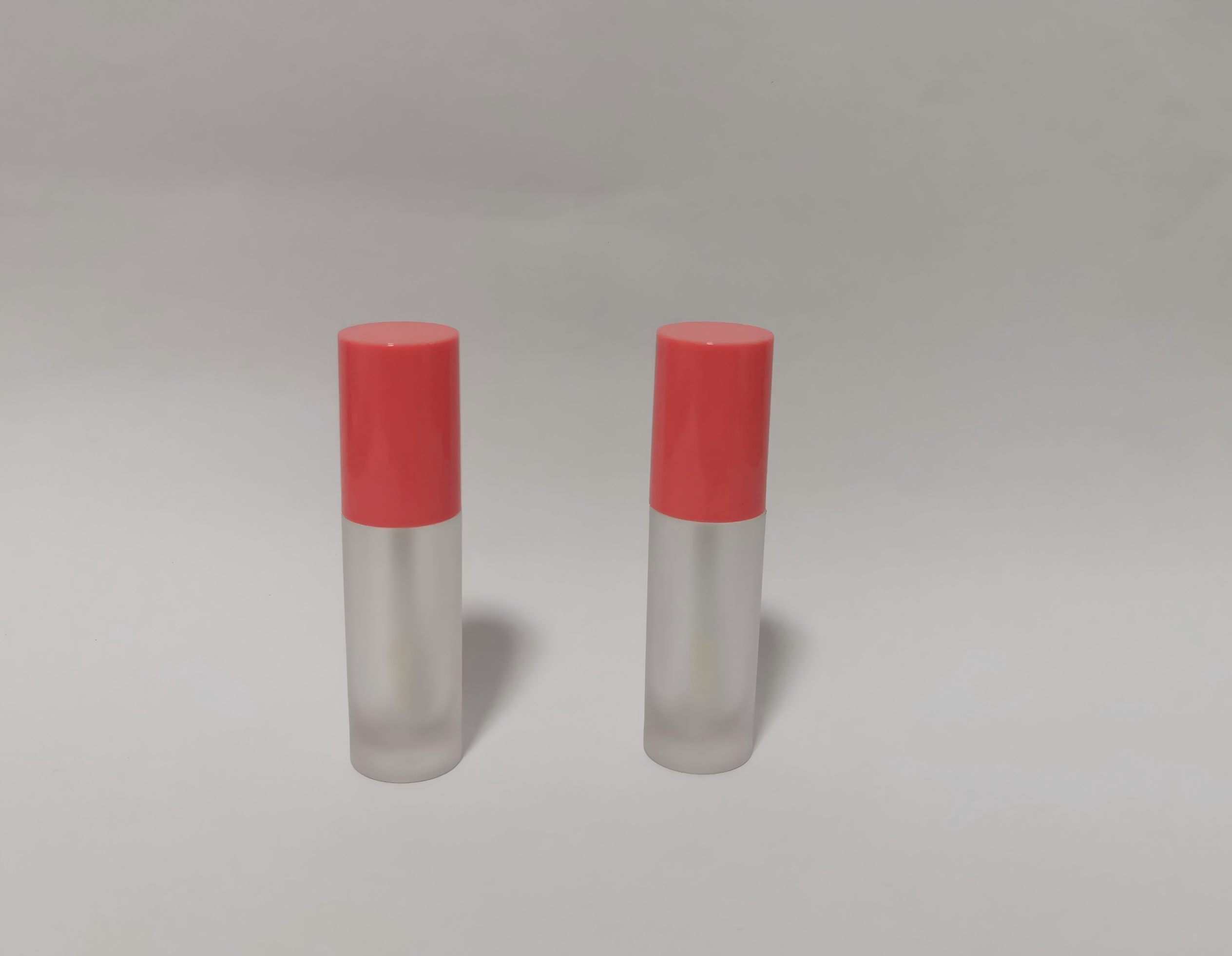 4ml Plastic Refillable Lip Balm Lip Gloss Containers with Caps for Cosmetics and Lipstick