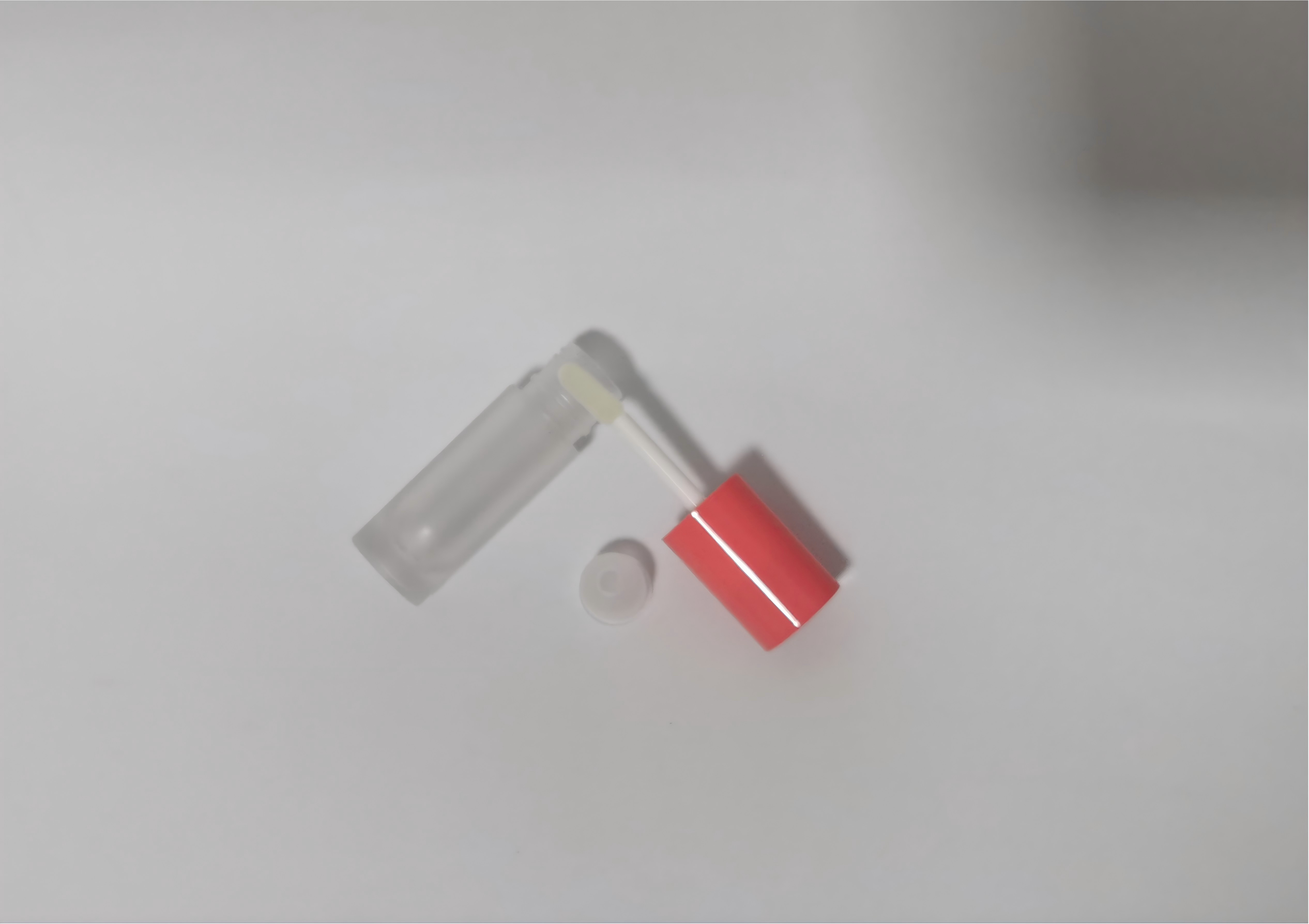 4ml Plastic Refillable Lip Balm Lip Gloss Containers with Caps for Cosmetics and Lipstick