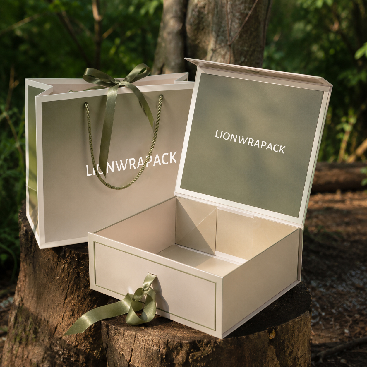 LIONWRAPACK OEM Custom Logo Luxury Folding Magnetic Gift Box And Paper Bag Packaging Manufacturer