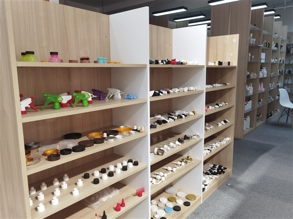 Ariqa Beauty airless packaging and lotion containers for skincare brands