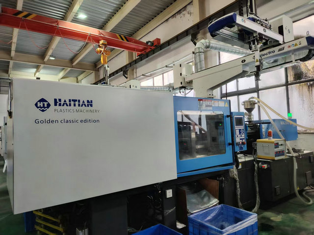 Ariqa Beauty quality control process - cosmetic packaging inspection and testing