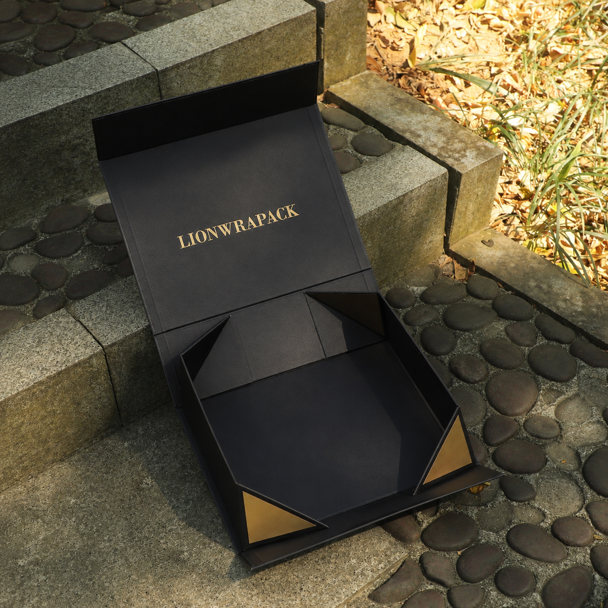 LIONWRAPACK OEM Custom Logo Luxury Folding Magnetic Gift Box And Paper Bag Packaging Manufacturer