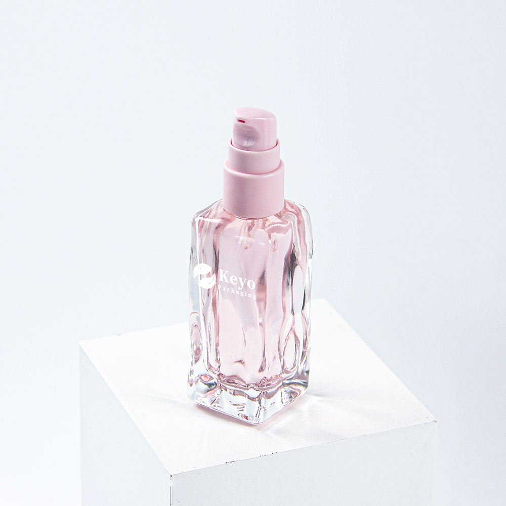 Organic Design Pink Glass Skincare Bottles 40ml 120ml 150ml Square Shape Cosmetic Packaging with Pump for Lotion