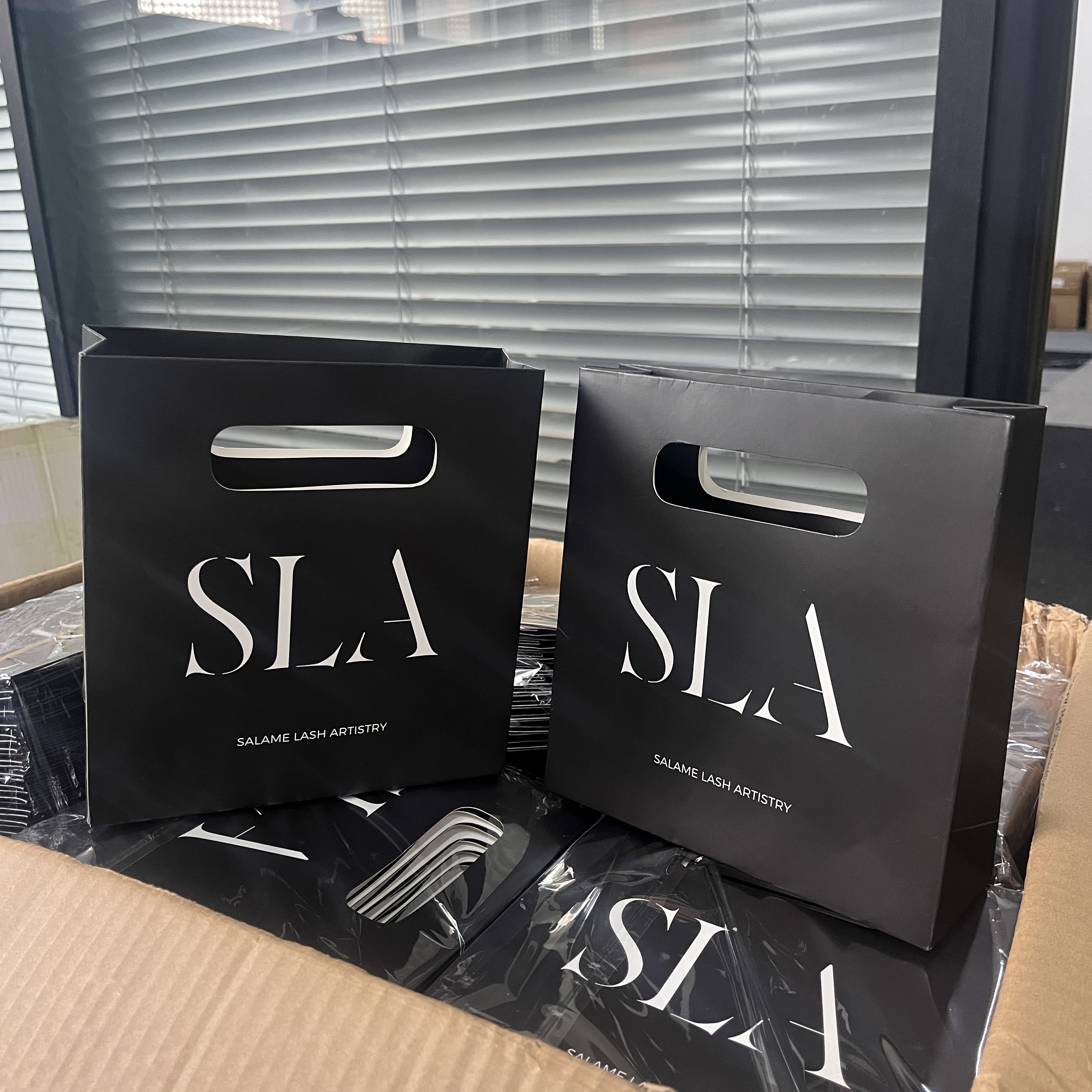 Luxury Black Paper Bag Set Custom Printed Logo Personalized Shopping Gift Paper Bags With Your Own Logo