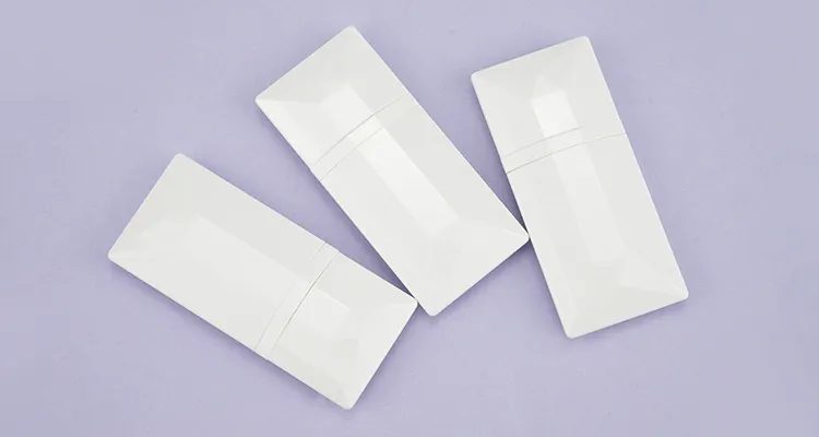 Flat Thin 4G White Plastic Lip Gloss Tube Private Label Cosmetic Packaging