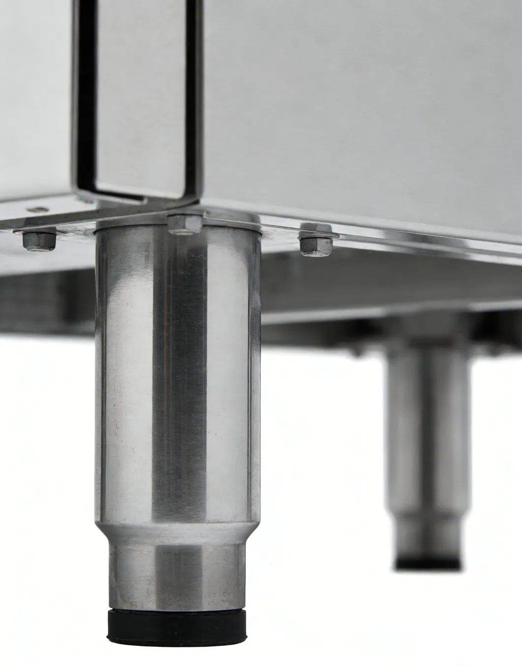 Adjustable legs and ventilation