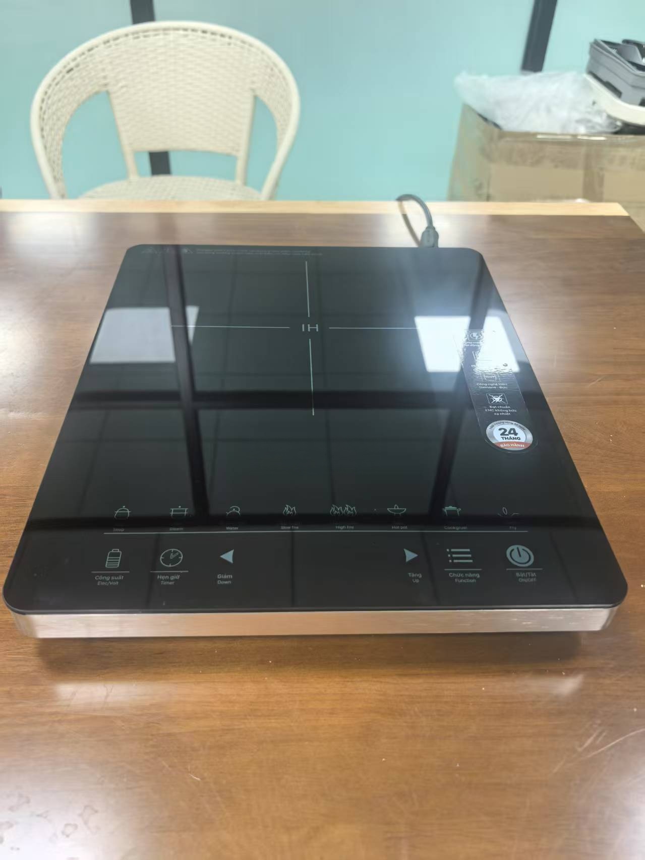 A Household Electric Ceramic Stove with 2100W High Power, Touch Control, and Waterproof Design