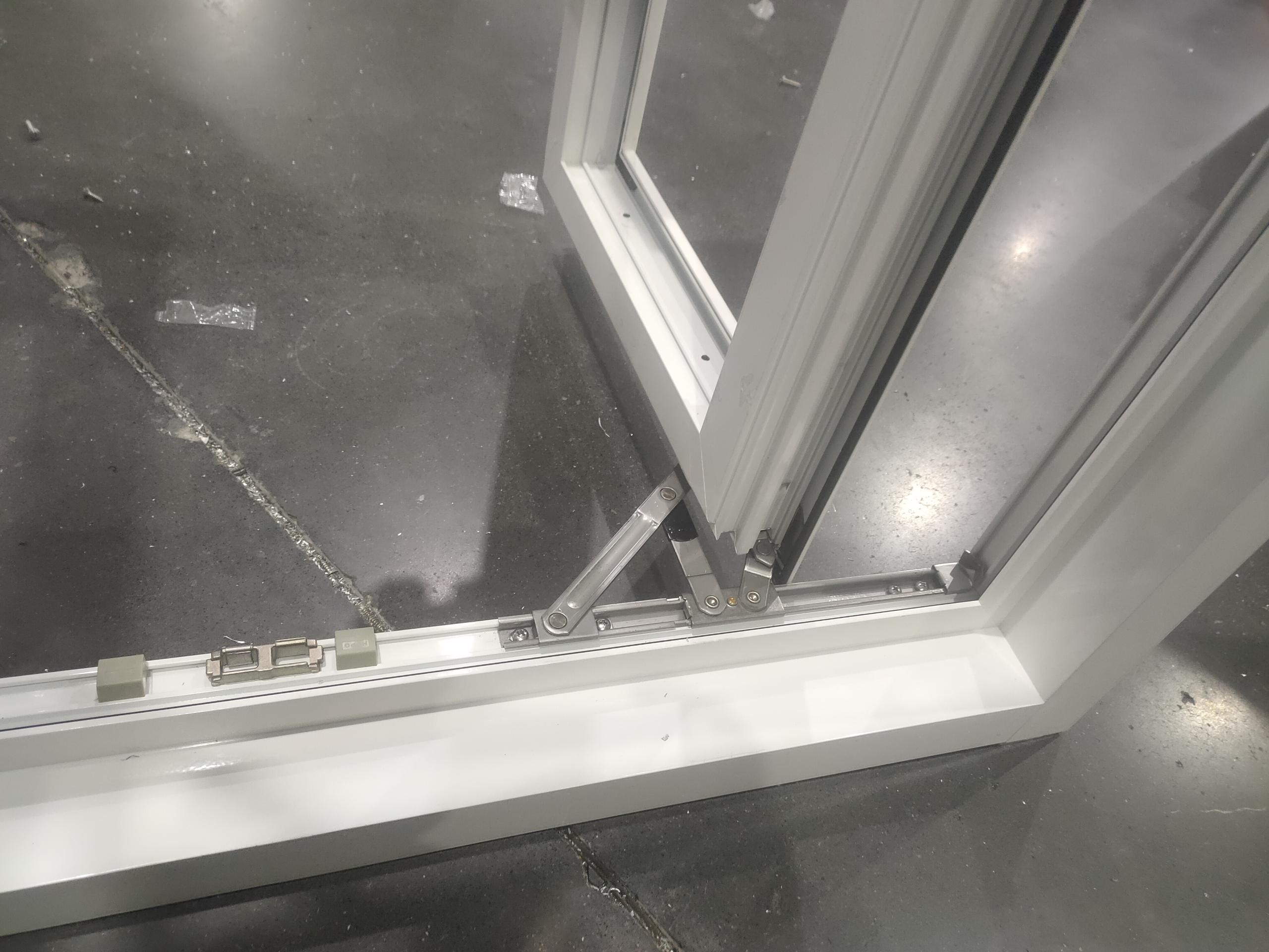 Superhouse Customized Tempered Glass Window Soundproof Residential Ues French Aluminum Casement Window