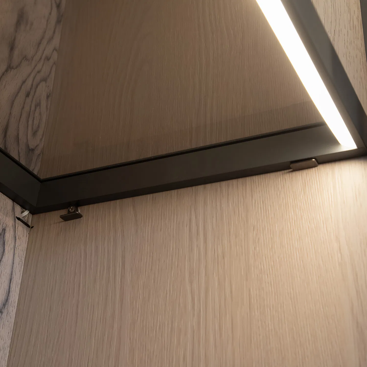 Modern Bespoke Furniture Sliding Swing Door Closet Wardrobe with Book Shelf