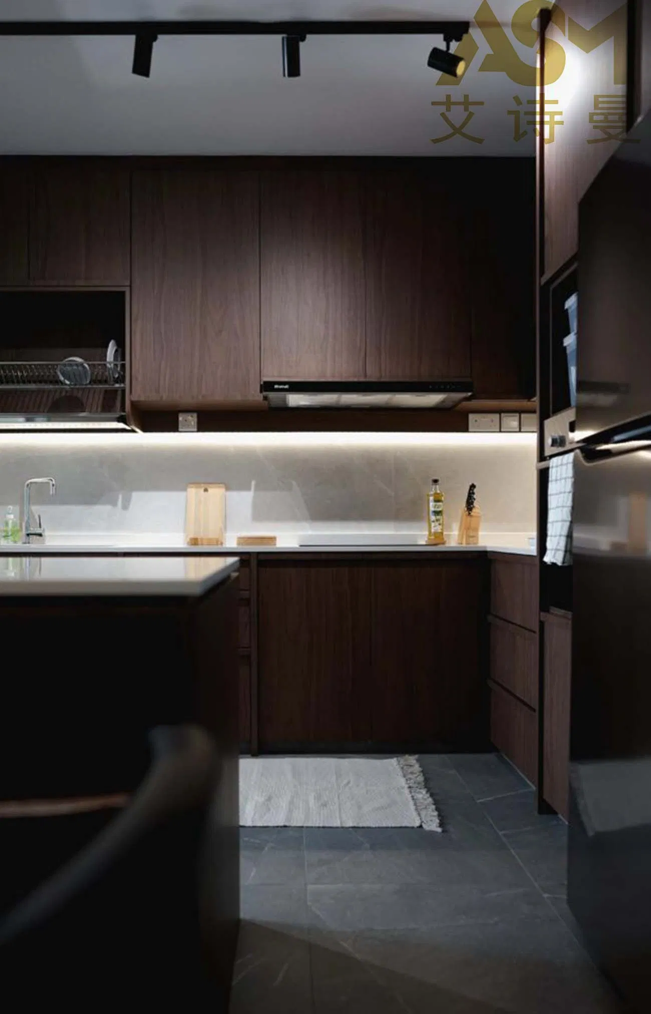 Compact Cabinet Unit with Smart Interior Design