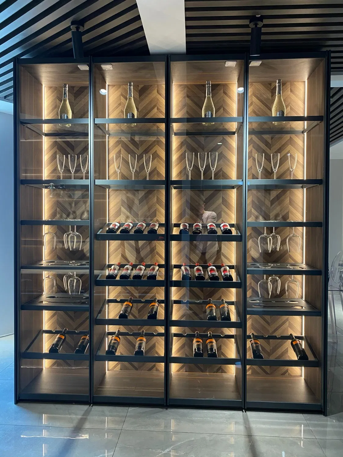 Customized European Teak Solid Wood Bar Cabinet Wine Storage Display Cabinet