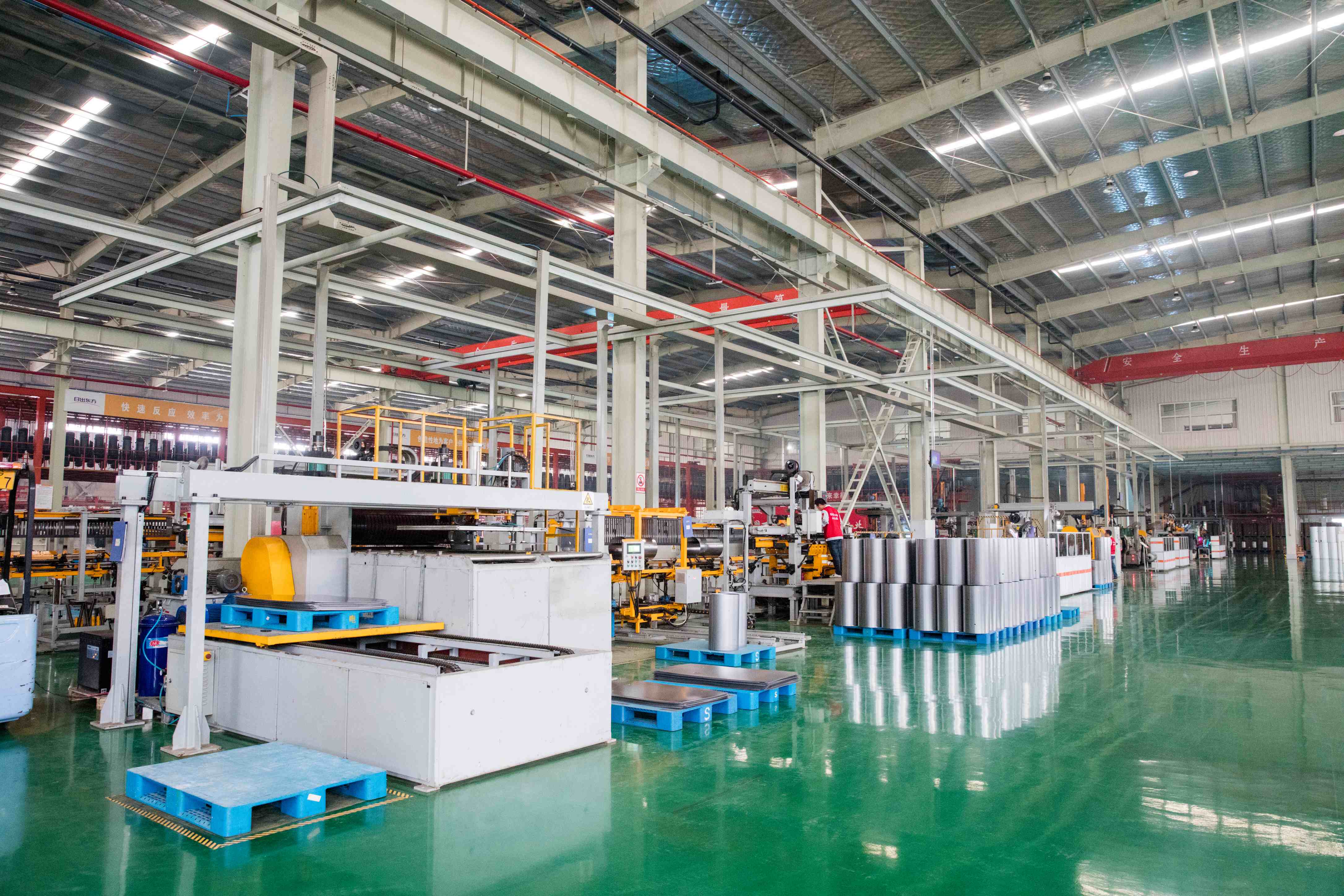 Premium Luxury PV Direct Drive Solar Water Heater Rust-Proof Enamel Tank Custom Logo Villa Special Use Solar Water Heater