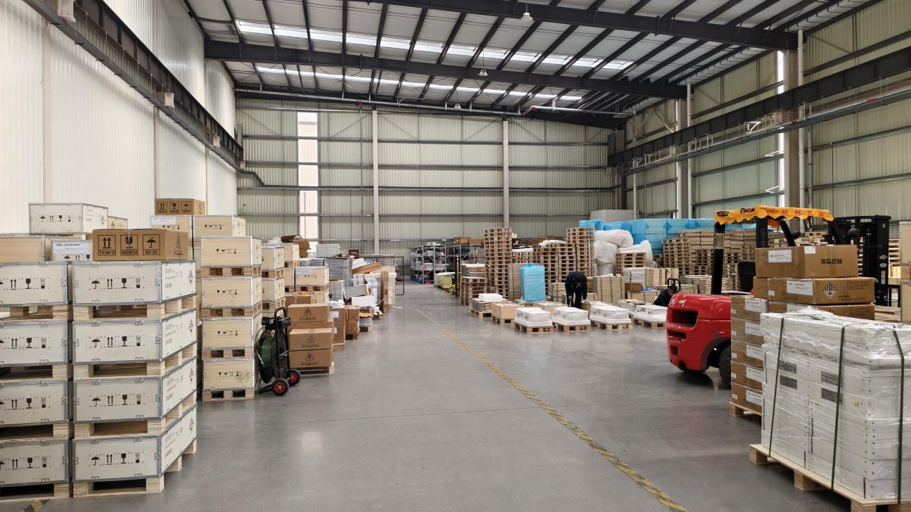 Spacious climate-controlled solar warehouse