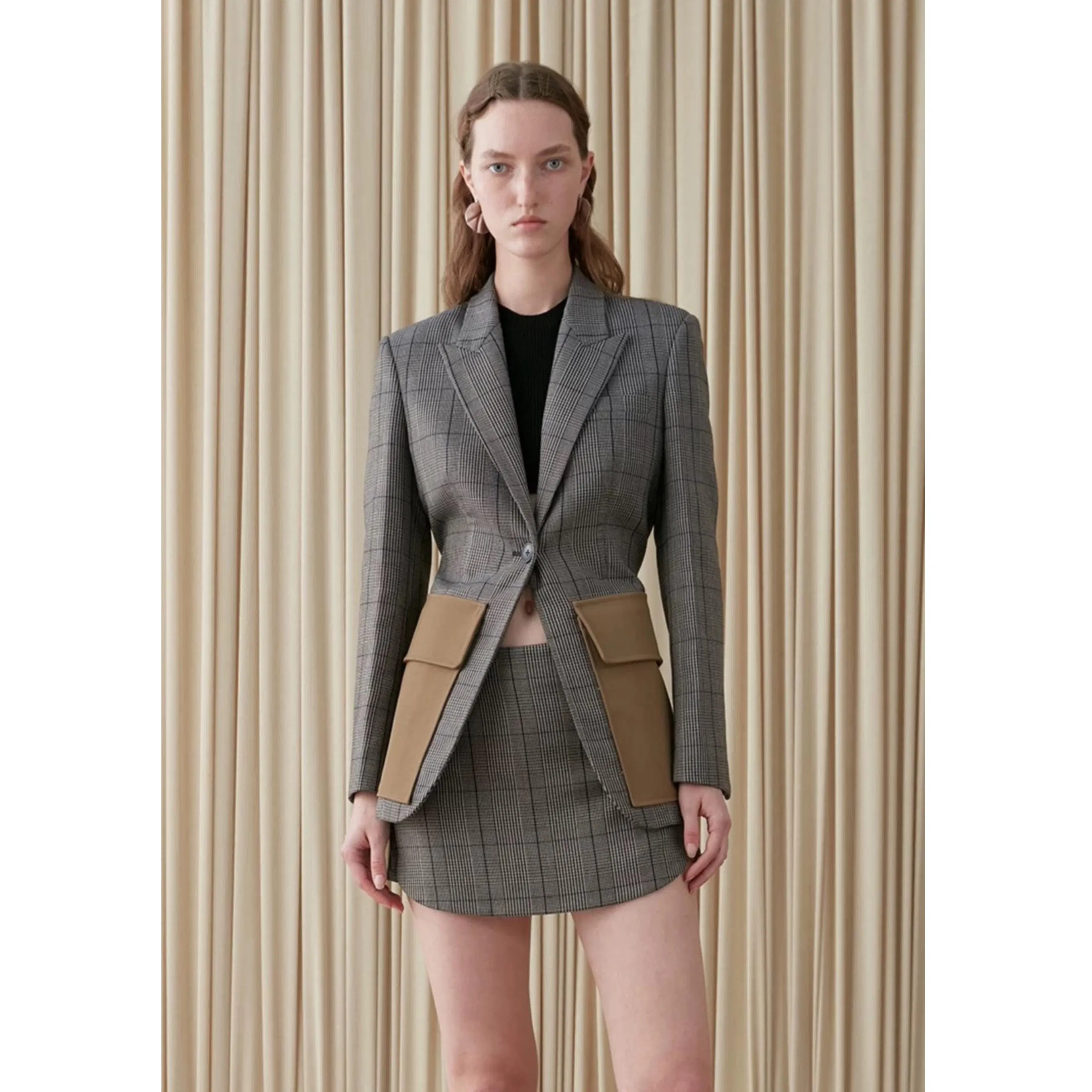 Customized Wholesale Back Elastic Pleat Waist Cut-in Design Leather Pockets Women Blazer Jacket Suits Blazer Paired with Mini Skirt for Fashion Wear