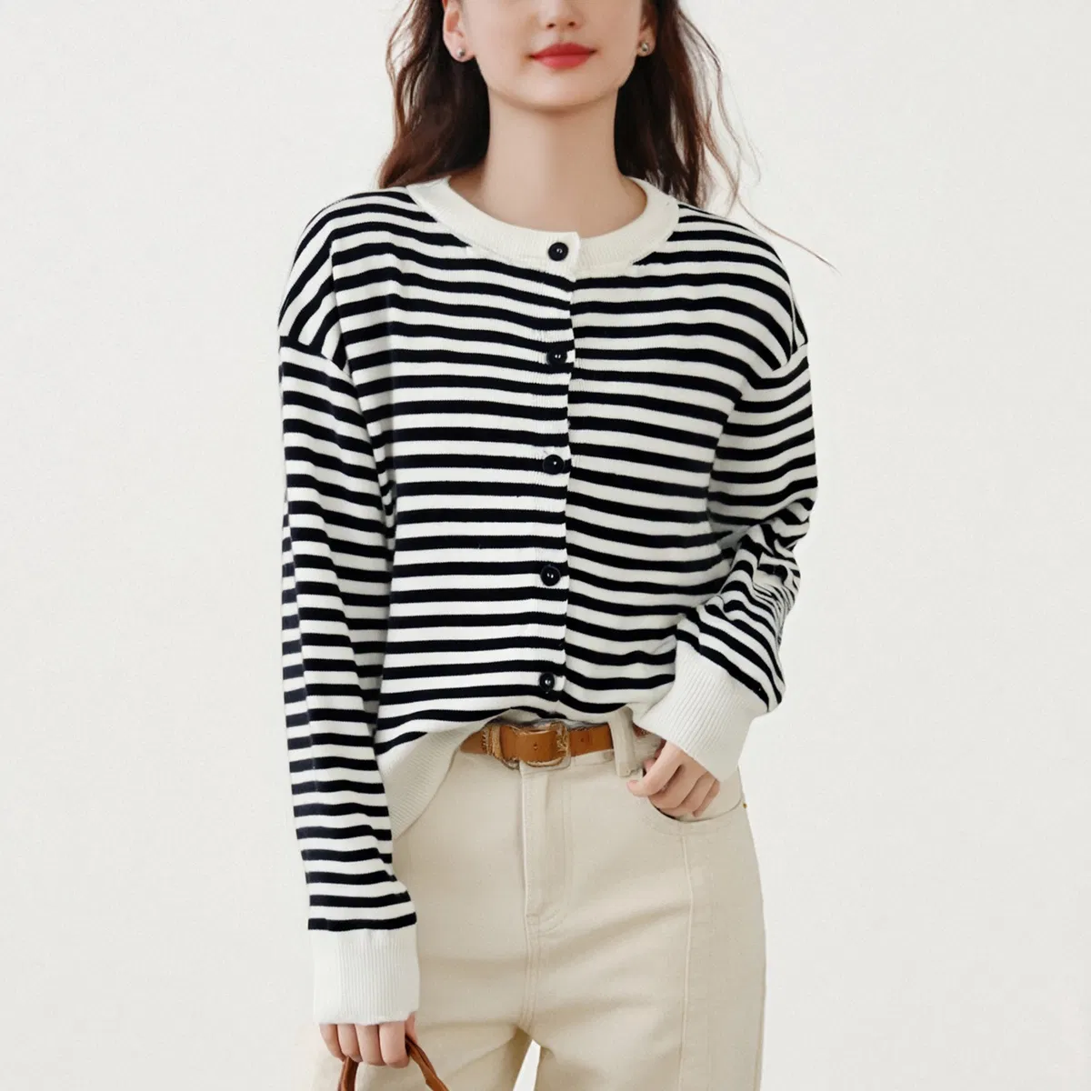 Trendy Knitted Cardigan for Women in Elegant Grey Wool