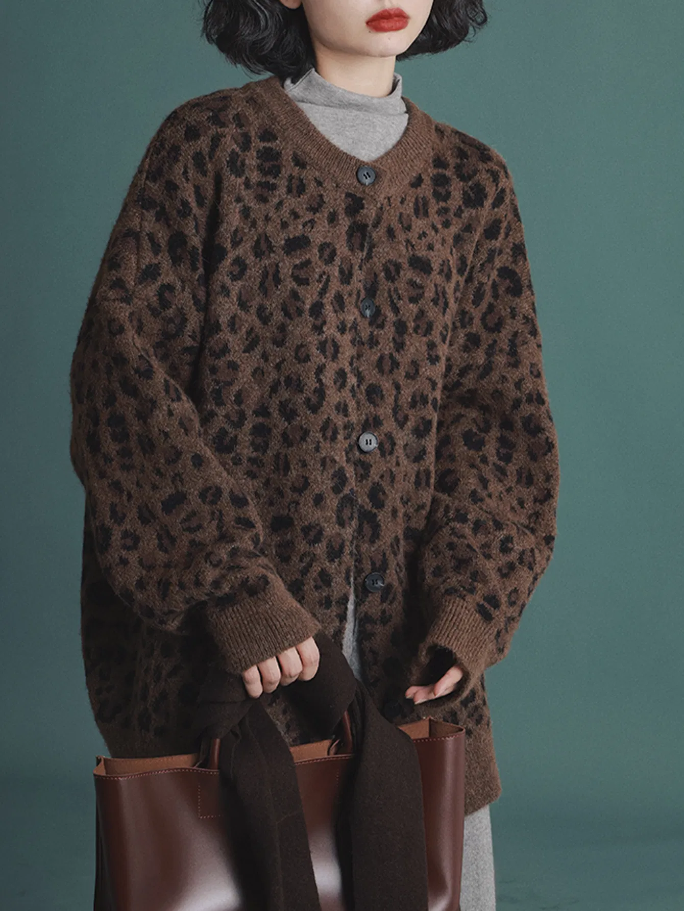 Trendy Knitted Cardigan for Women in Elegant Grey Wool