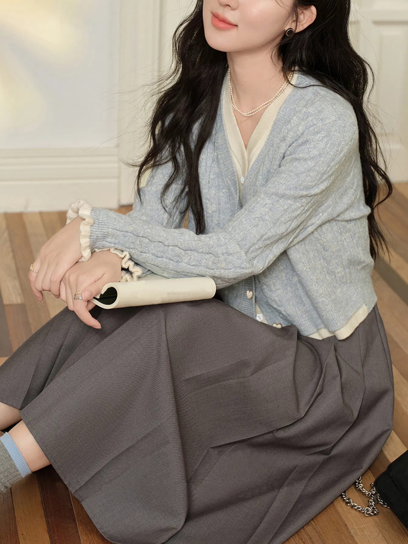 Trendy Knitted Cardigan for Women in Elegant Grey Wool