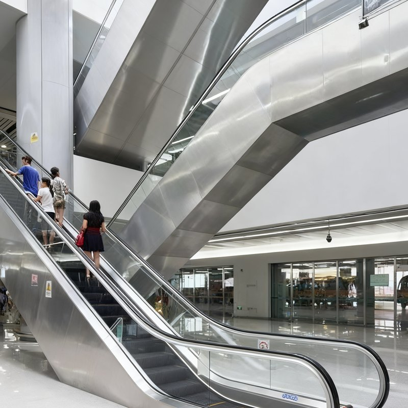 Compact Supermarket Escalator with 800mm Step Width for Efficient Transport