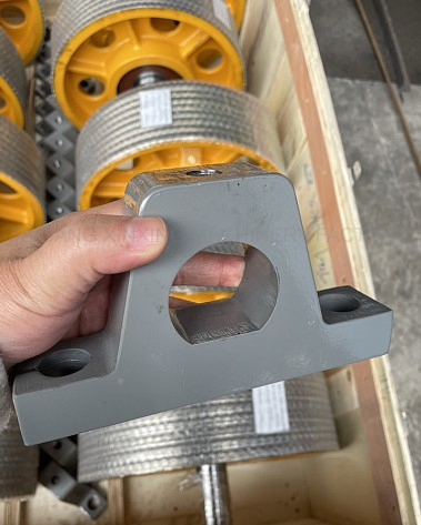 Marketing Selling Elevator Spare Parts Deflector Sheave with Shaft Base