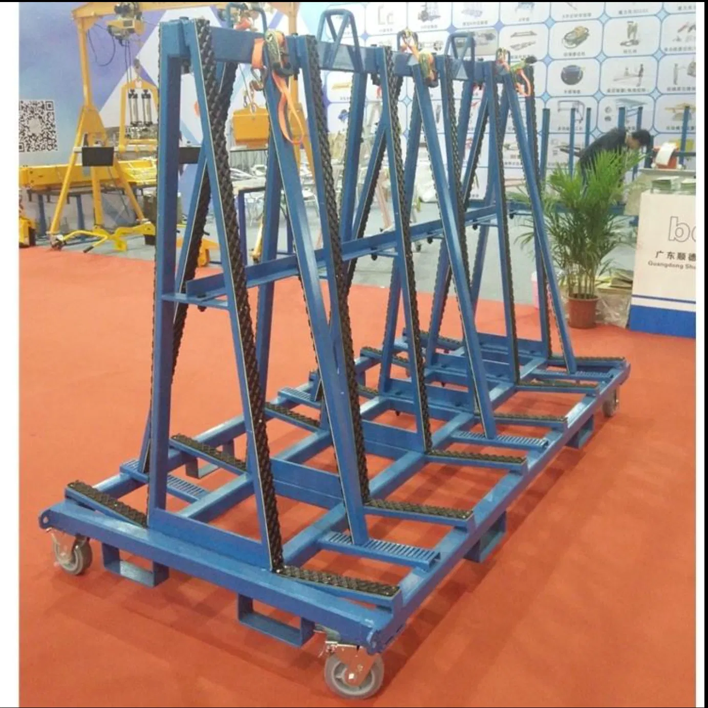 Heavy-Duty Glass Storage for Secure and Organized Warehouse Use