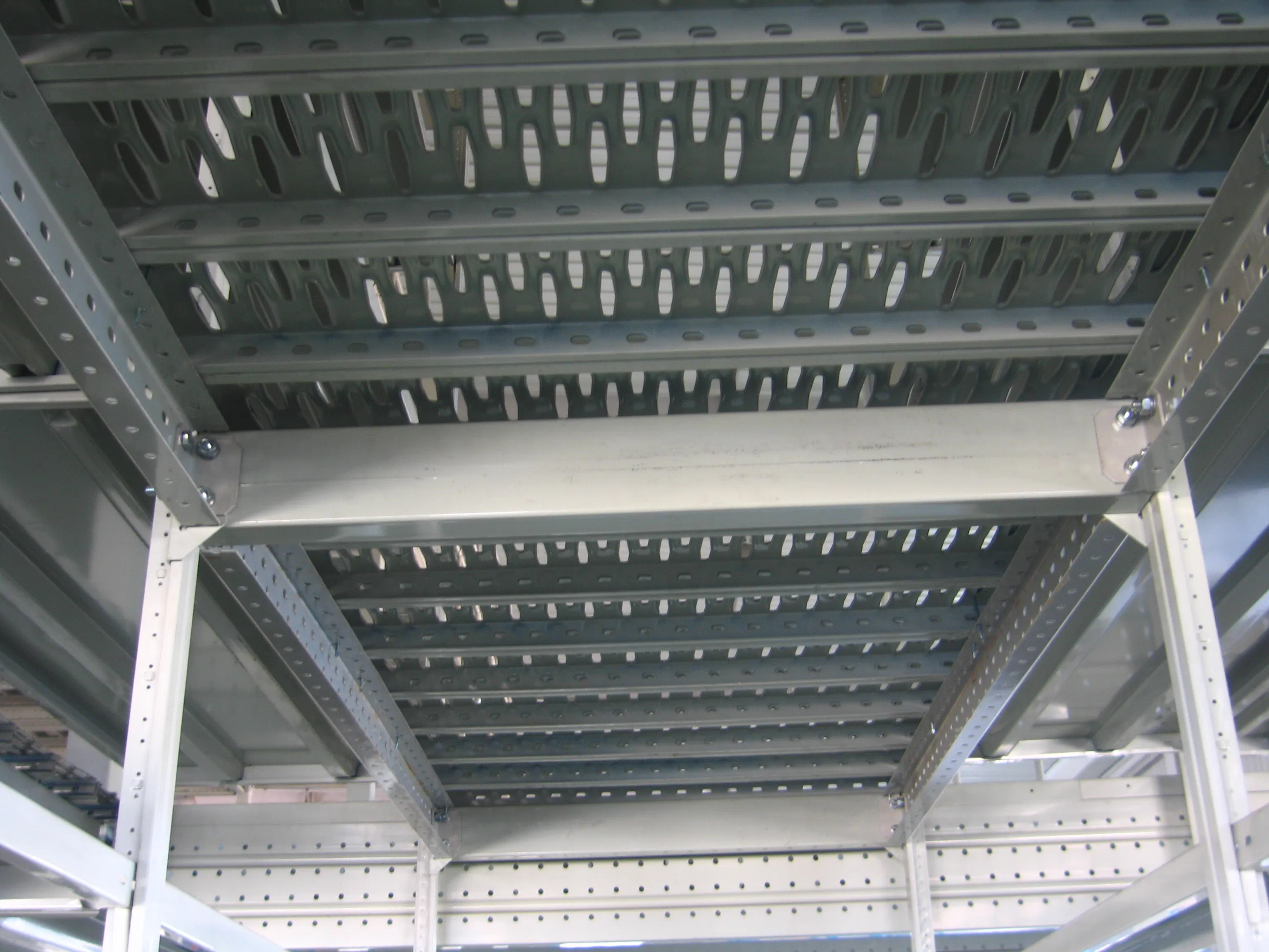 E Commerce Warehouse Medium Duty Angel Steel Rivet Bolt Less Multi-Tier Metal Display Storage Panel Shelving Mezzanine for Carton Box Tote Small Cargoes