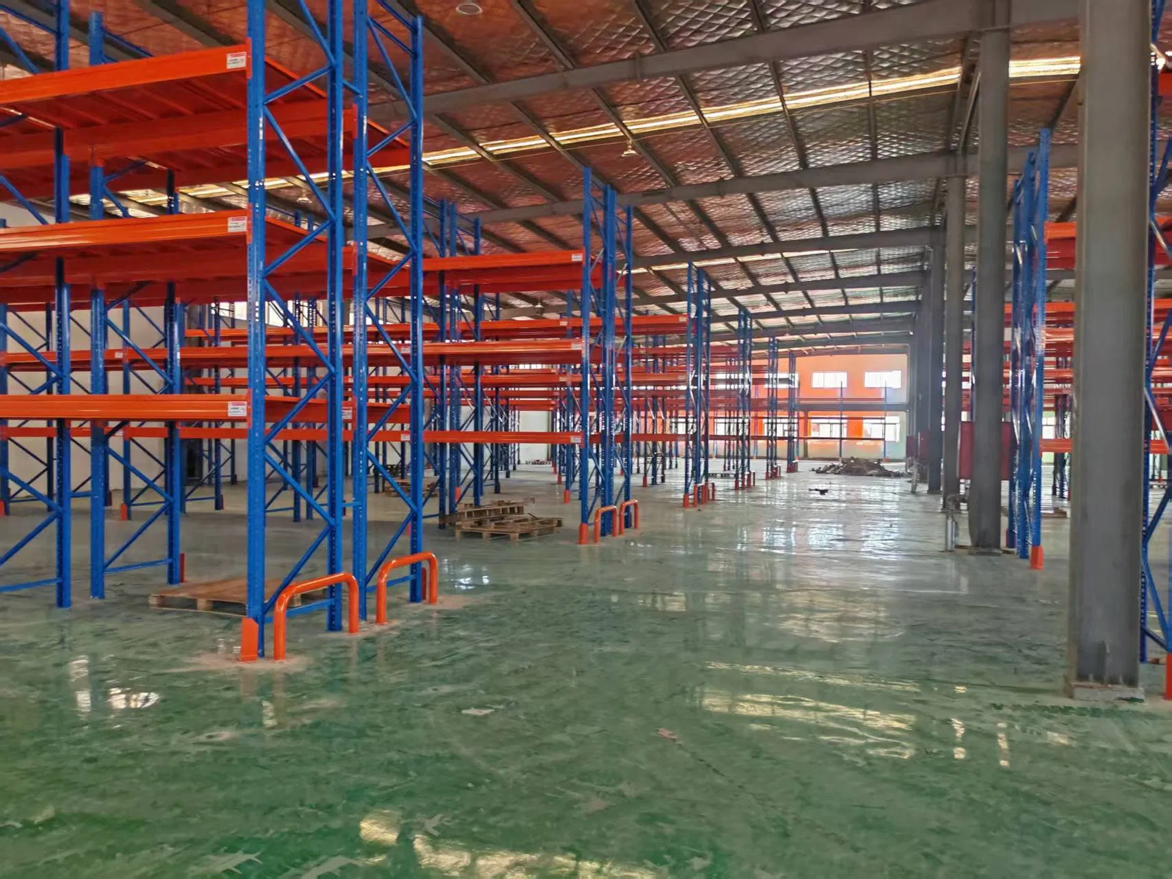 Gravity Cantilever Rack for Durable Storage Solutions with Forklift Compatibility