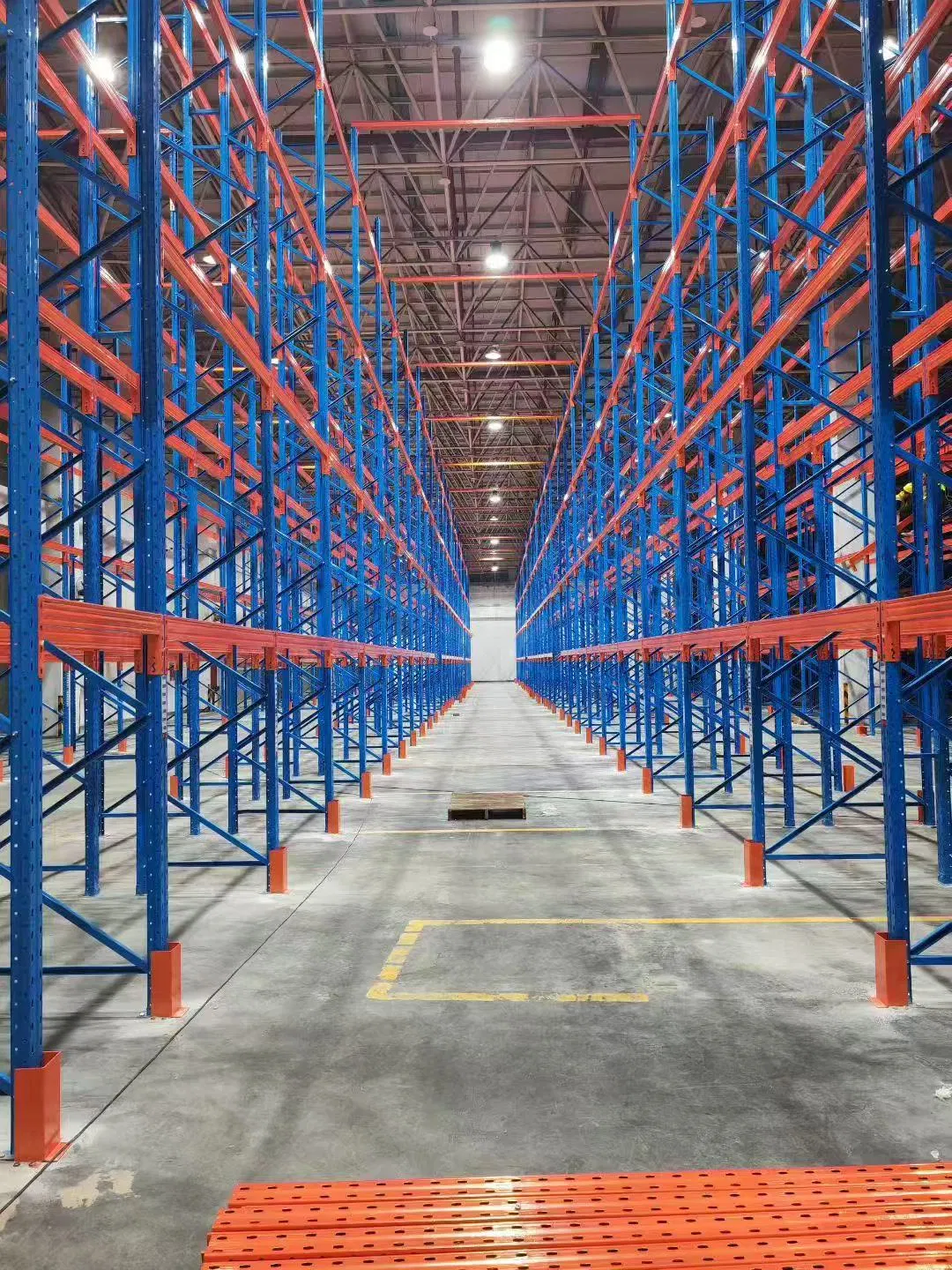 Gravity Cantilever Rack for Durable Storage Solutions with Forklift Compatibility