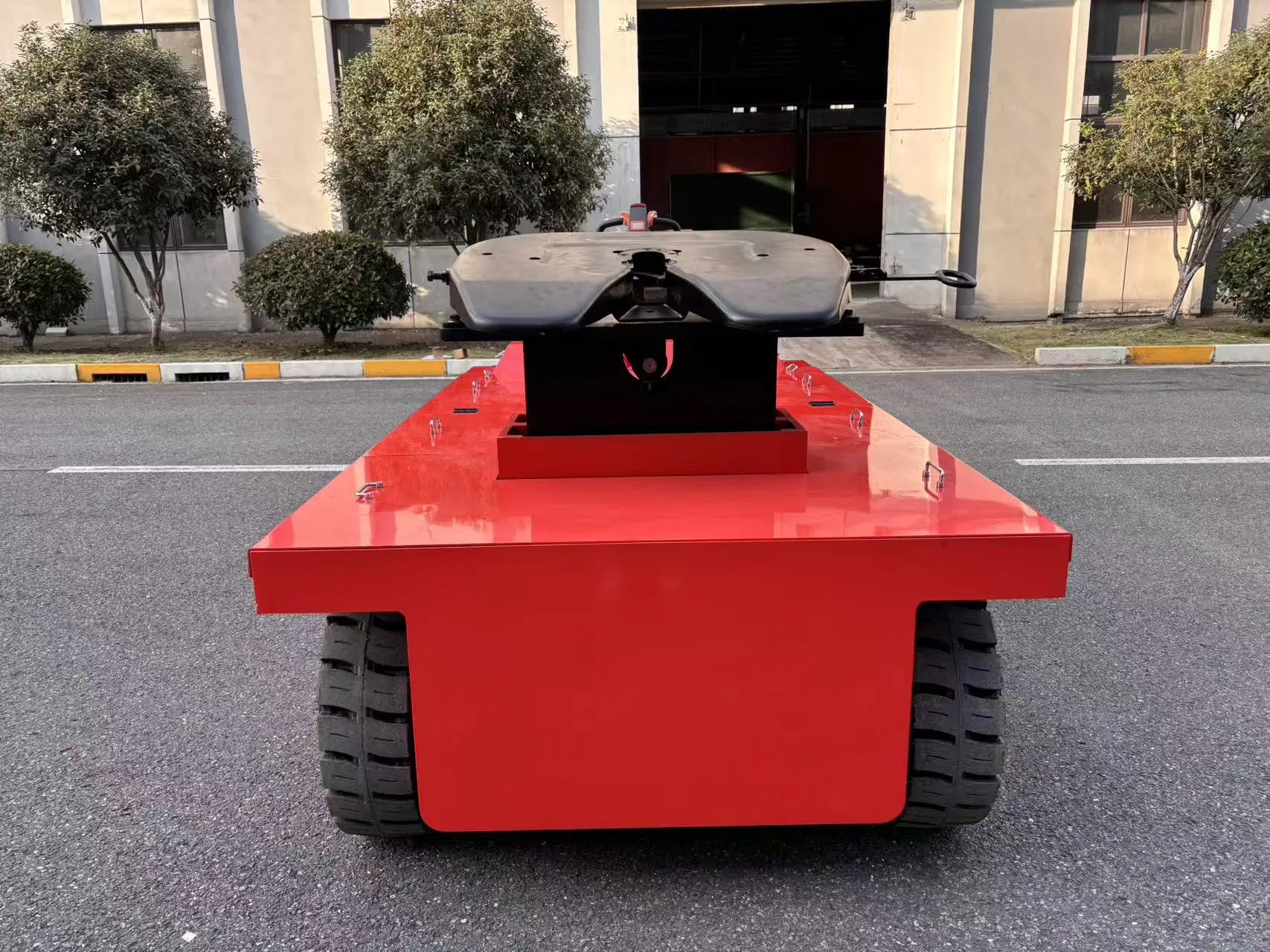 Electric Baggage Tow Tractor Cargo Battery Powered Car Carts