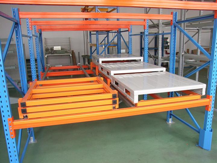 Pushback Pallet Racking System for Industry Warehouse.