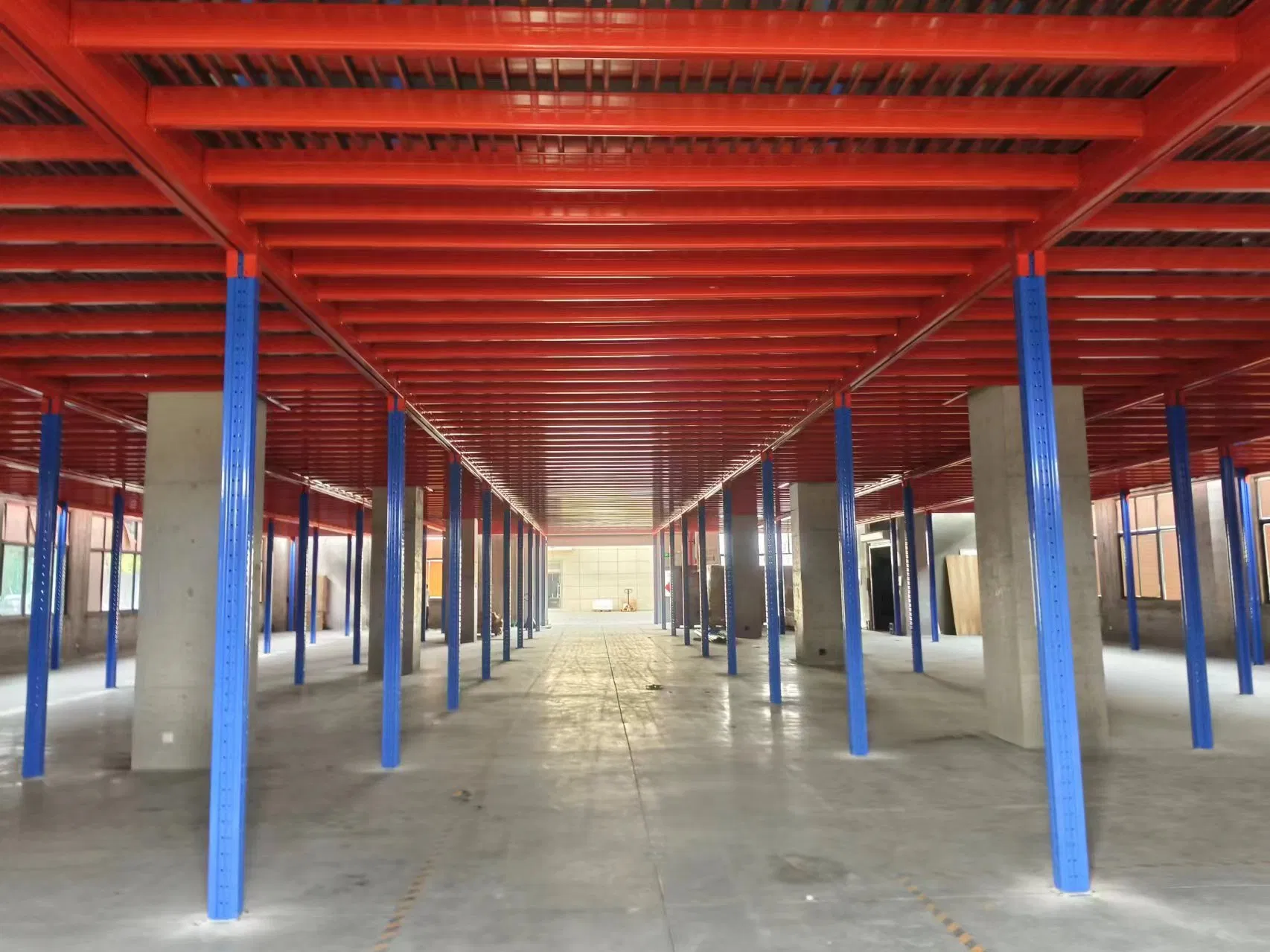 Anti-Vibration Steel Platform Mezzanine Rack with Shock-Absorbent Structure &amp; Fall-Protection Safety Railings for Heavy Machinery Parts Storage