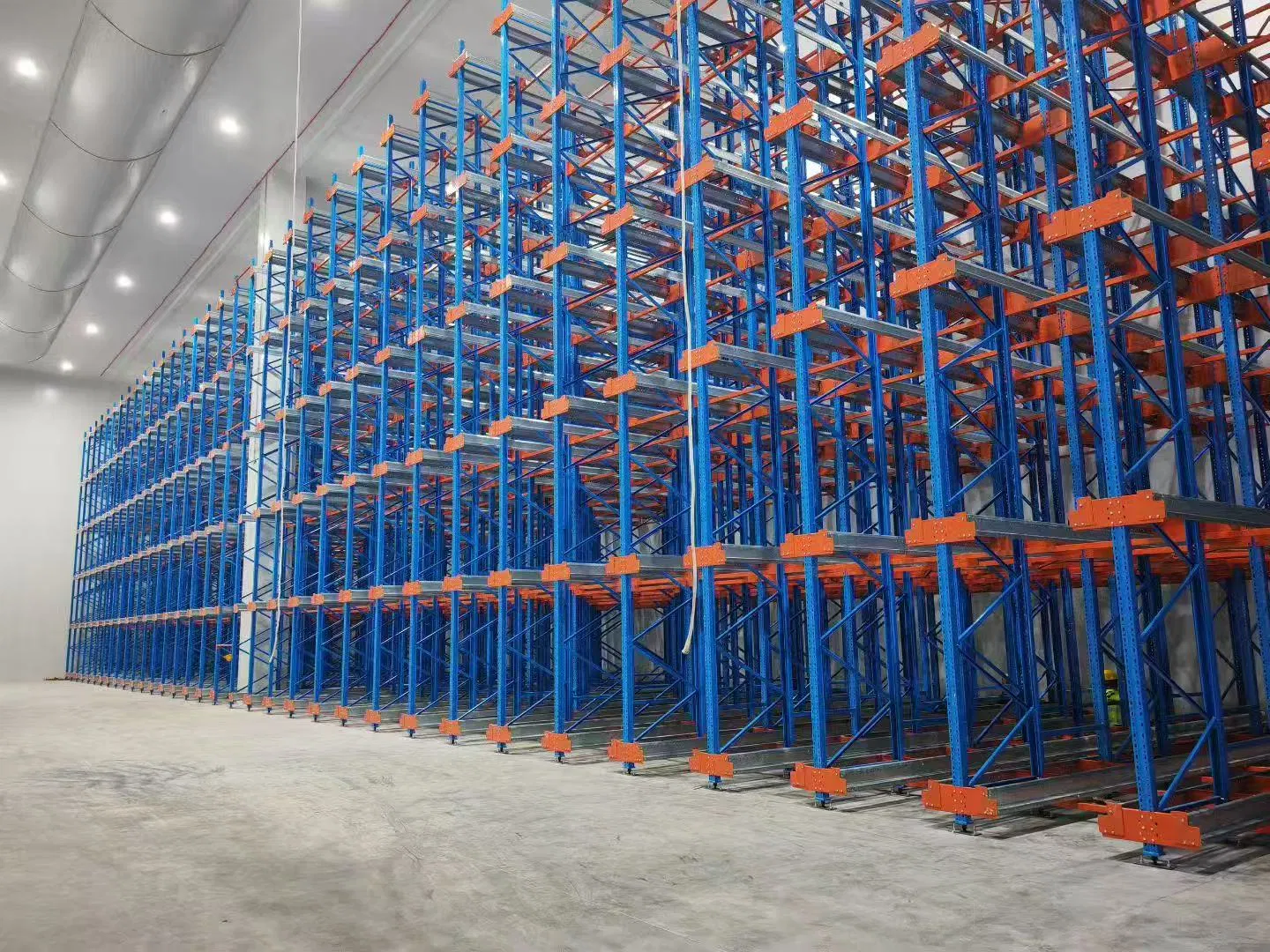 Gravity Cantilever Rack for Durable Storage Solutions with Forklift Compatibility