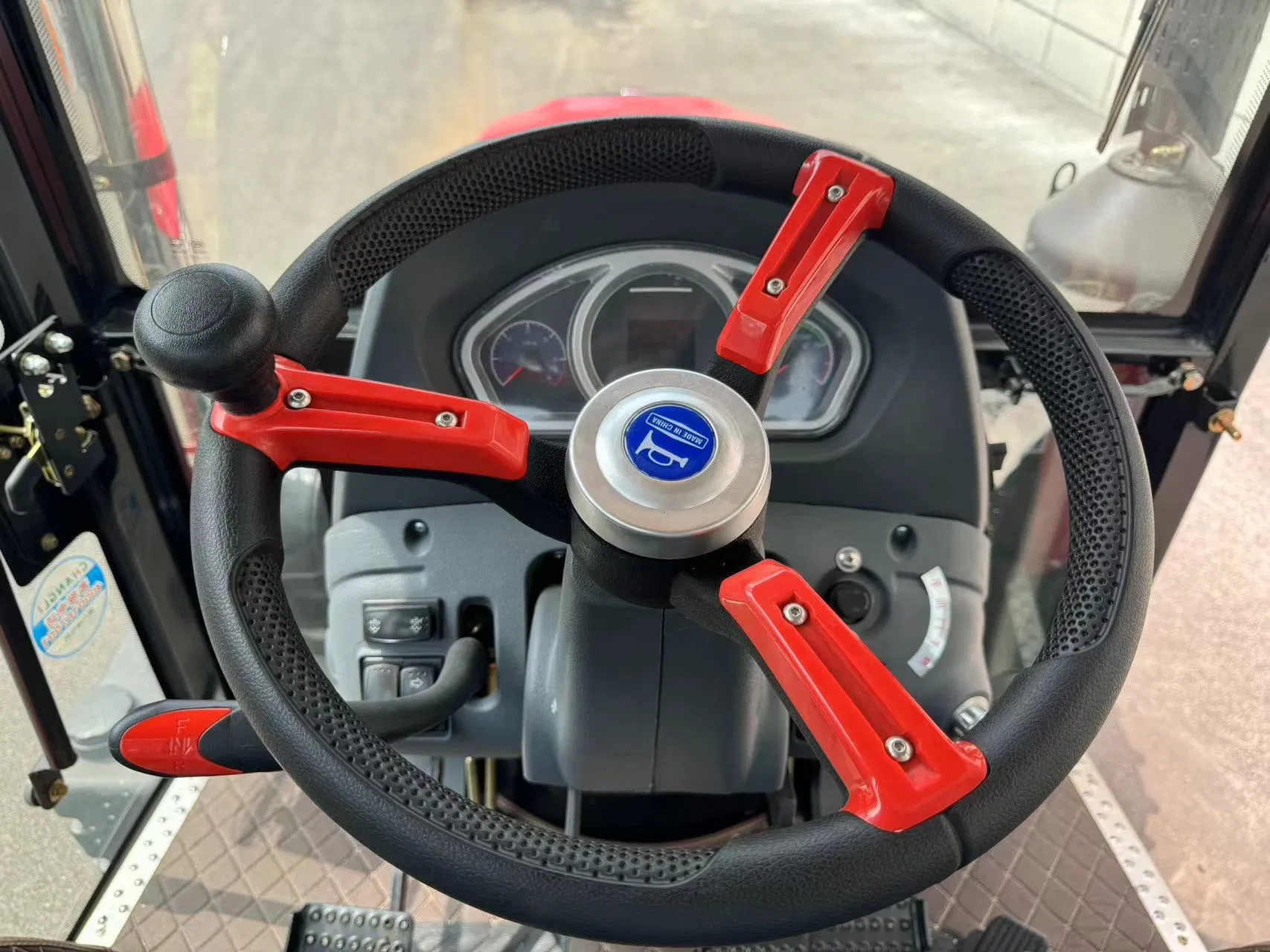140HP Cl1404 إدارة النفايات 4WD مجموعة شفرة إزالة الثلوج القابلة للتركيب على الرافعة الأمامية للجرار ملعب الجولف