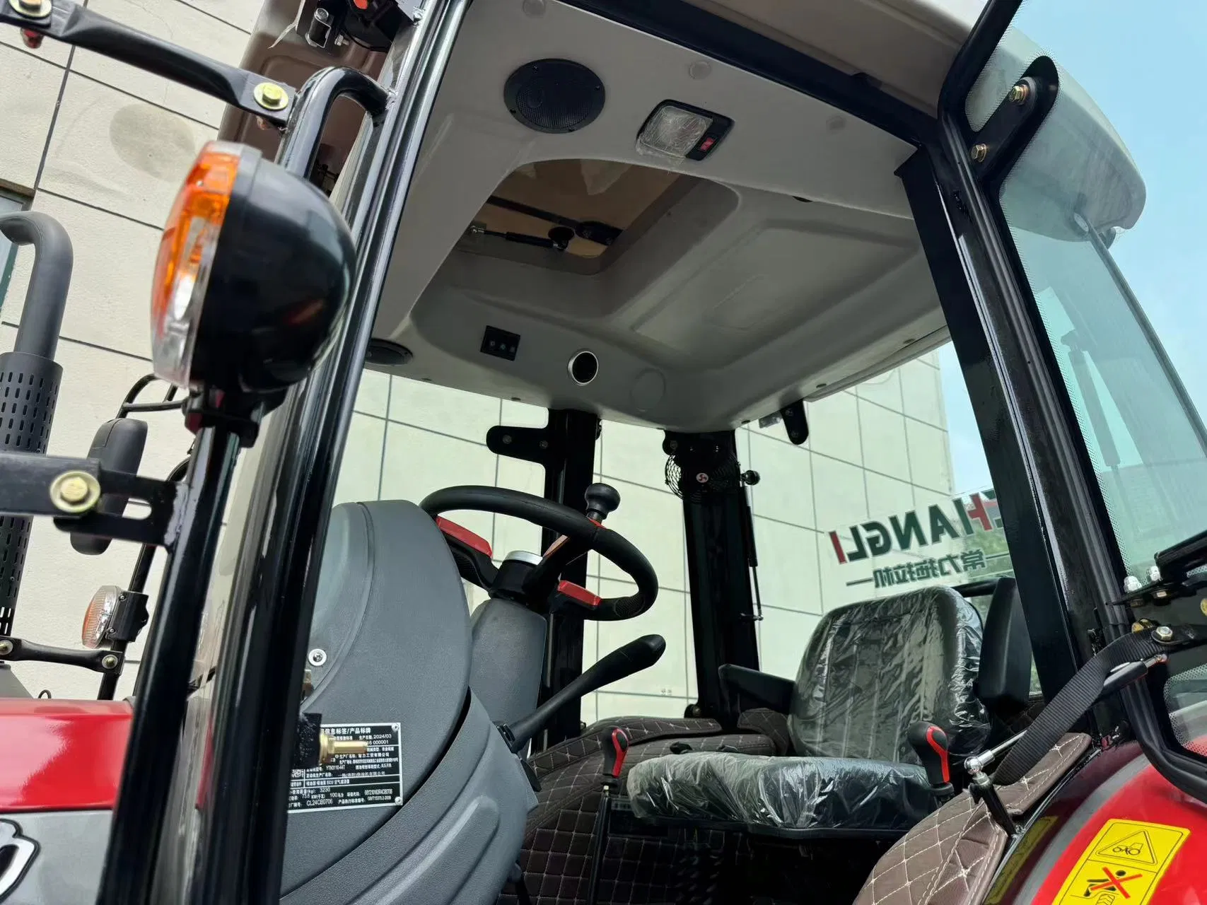 140HP Cl1404 إدارة النفايات 4WD مجموعة شفرة إزالة الثلوج القابلة للتركيب على الرافعة الأمامية للجرار ملعب الجولف