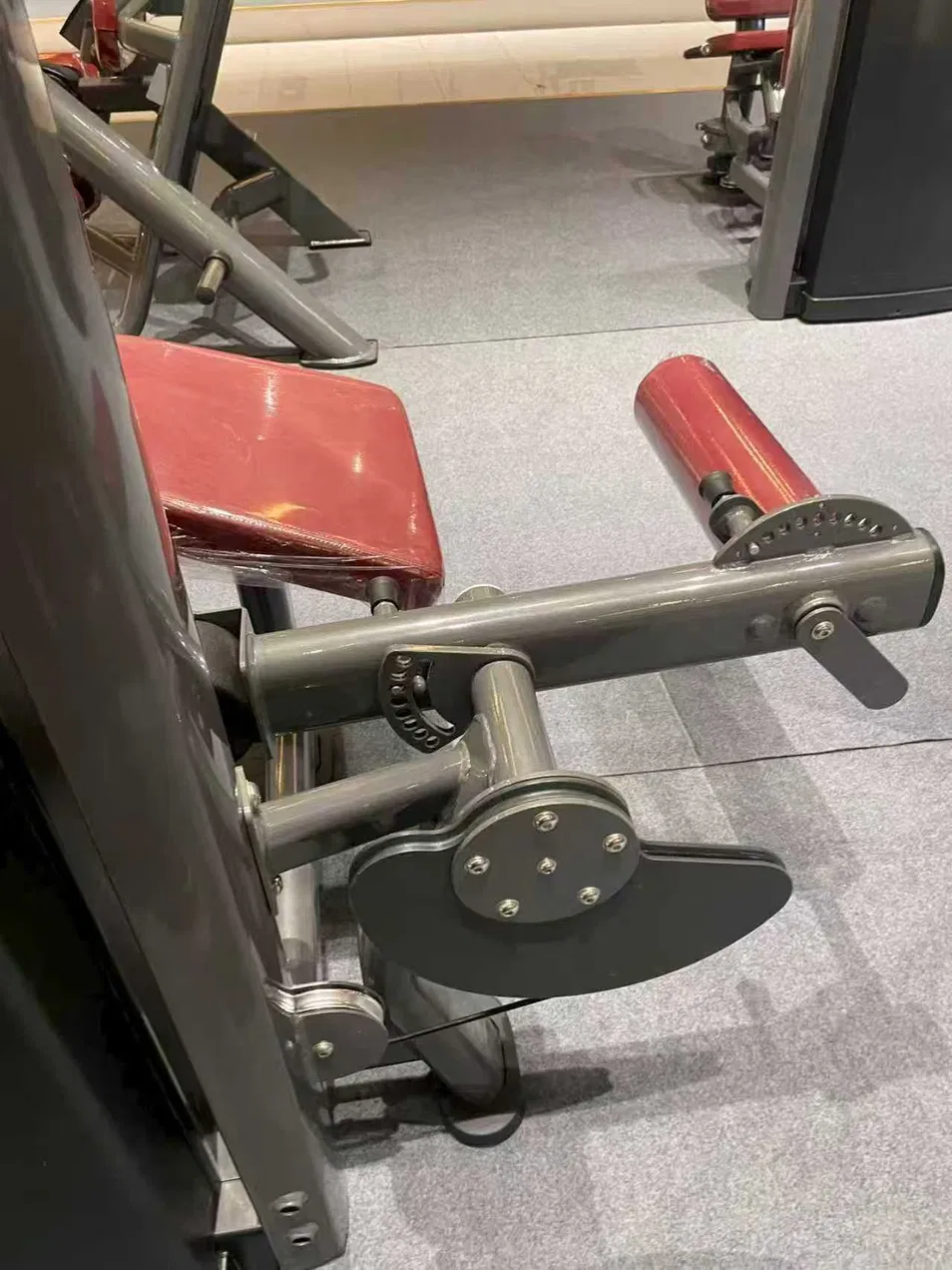 Leg Curl Machine 3