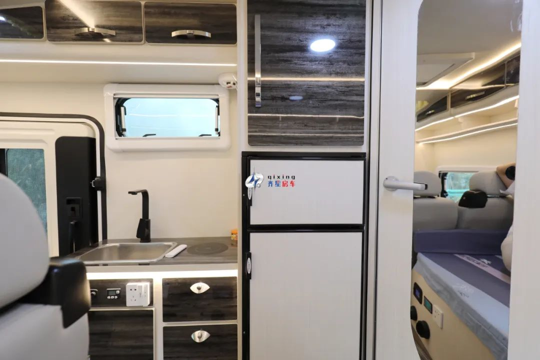 Explore The Outdoors with Star Boundless Dm2724 Awd Motorhome