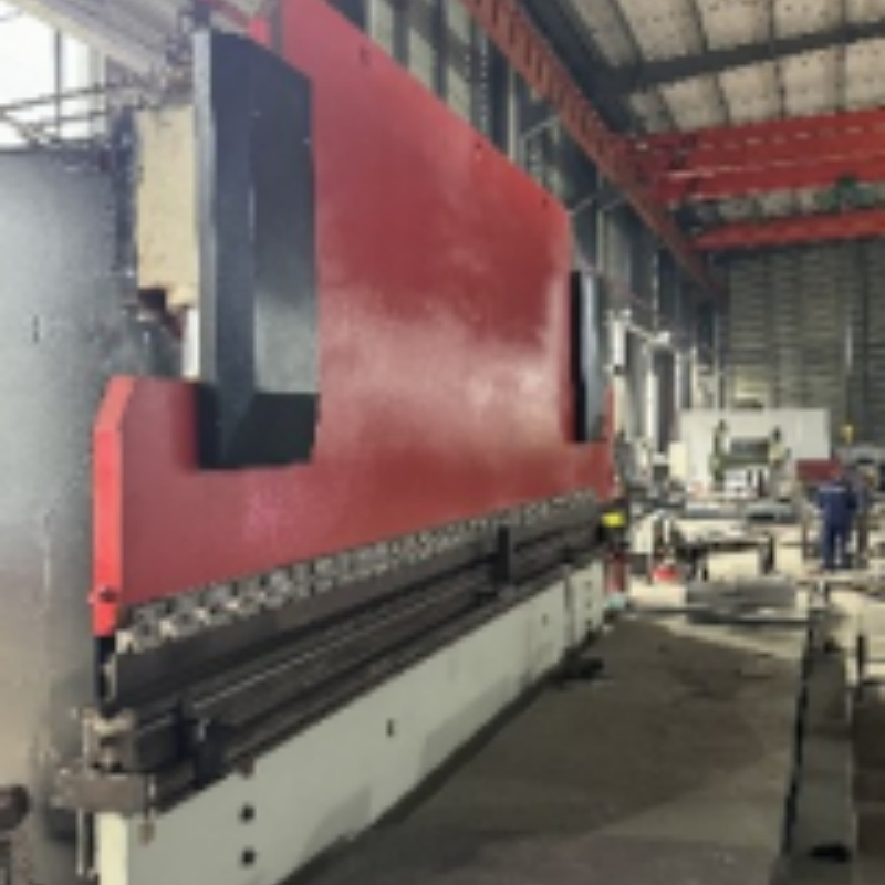 Robust and Adaptive Erection Equipment for Trustworthy Heavy Crane Constructions