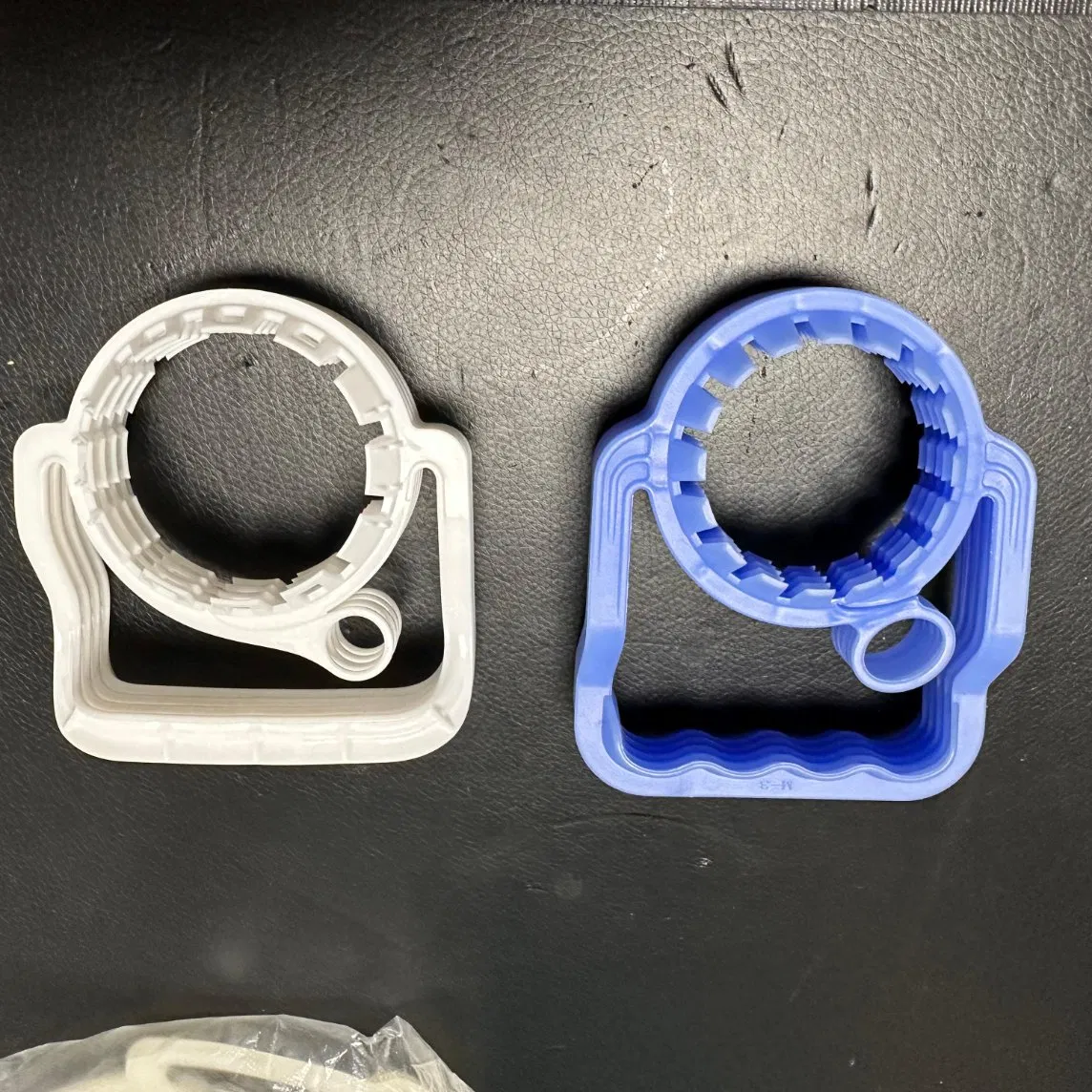 Easy-Grip Water Bottle Handle for Effortless Hydration on-The-Go