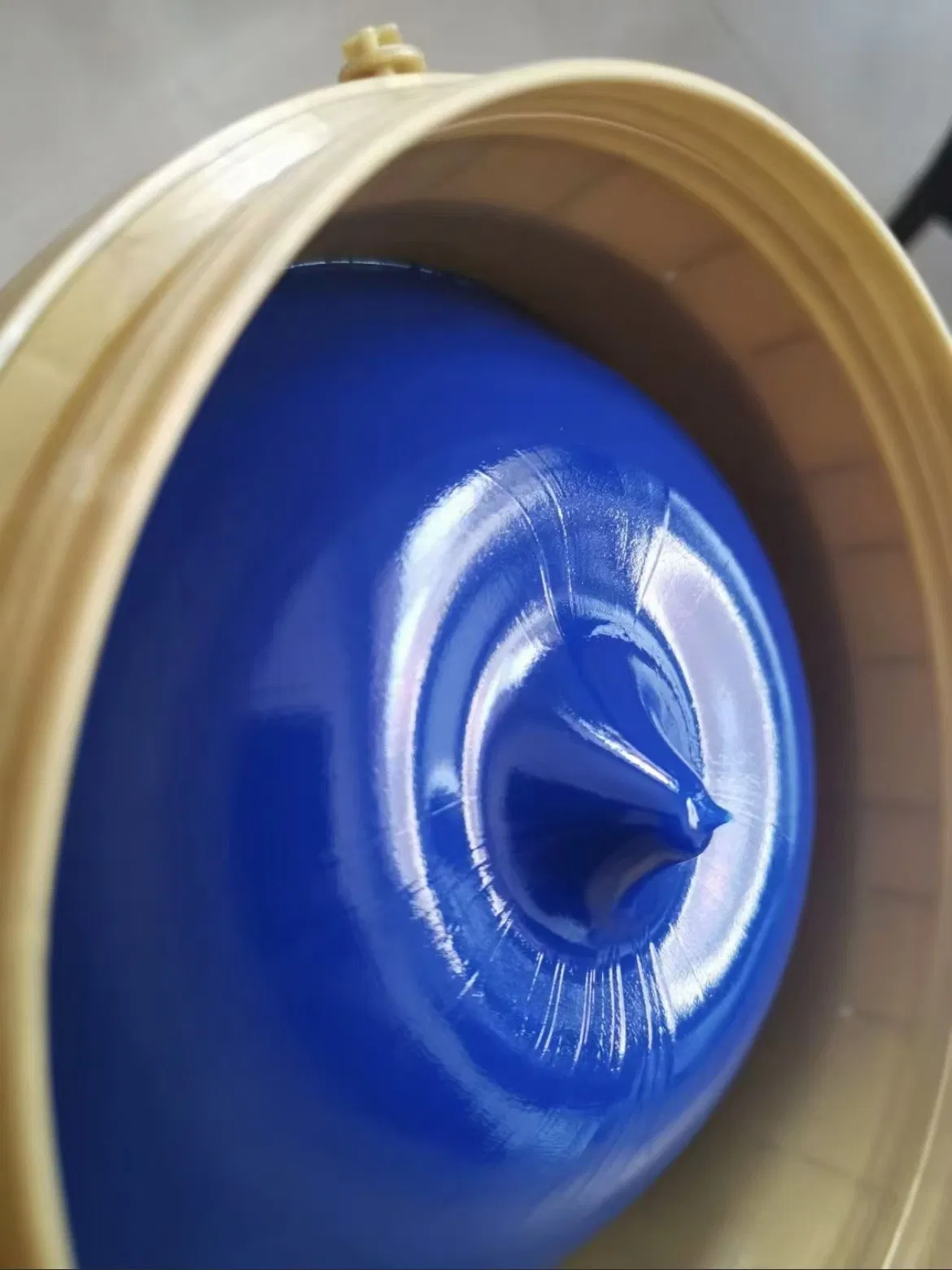 High-Performance Grease for Professional Automotive Use and Maintenance