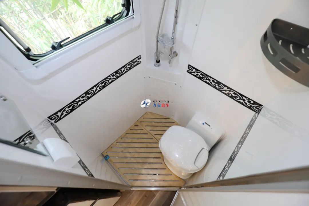 Explore The Outdoors with Star Boundless Dm2724 Awd Motorhome