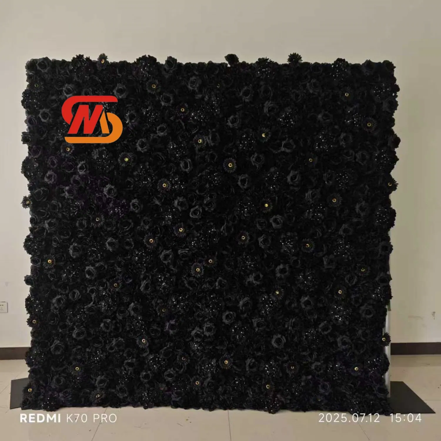 Smooth High-Quality Black Silk Artificial Flower Wall Suitable for Home and Wedding Decoration