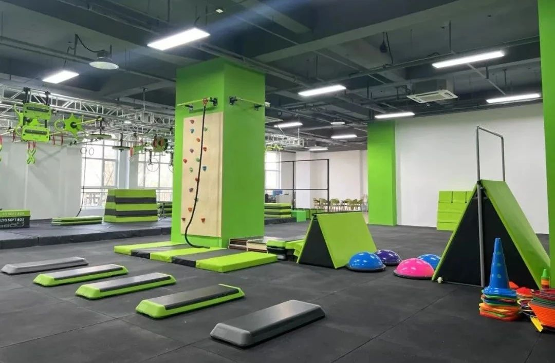 Indoor Ninja Warrior Training Track: Enhance Kids' Strength and Agility