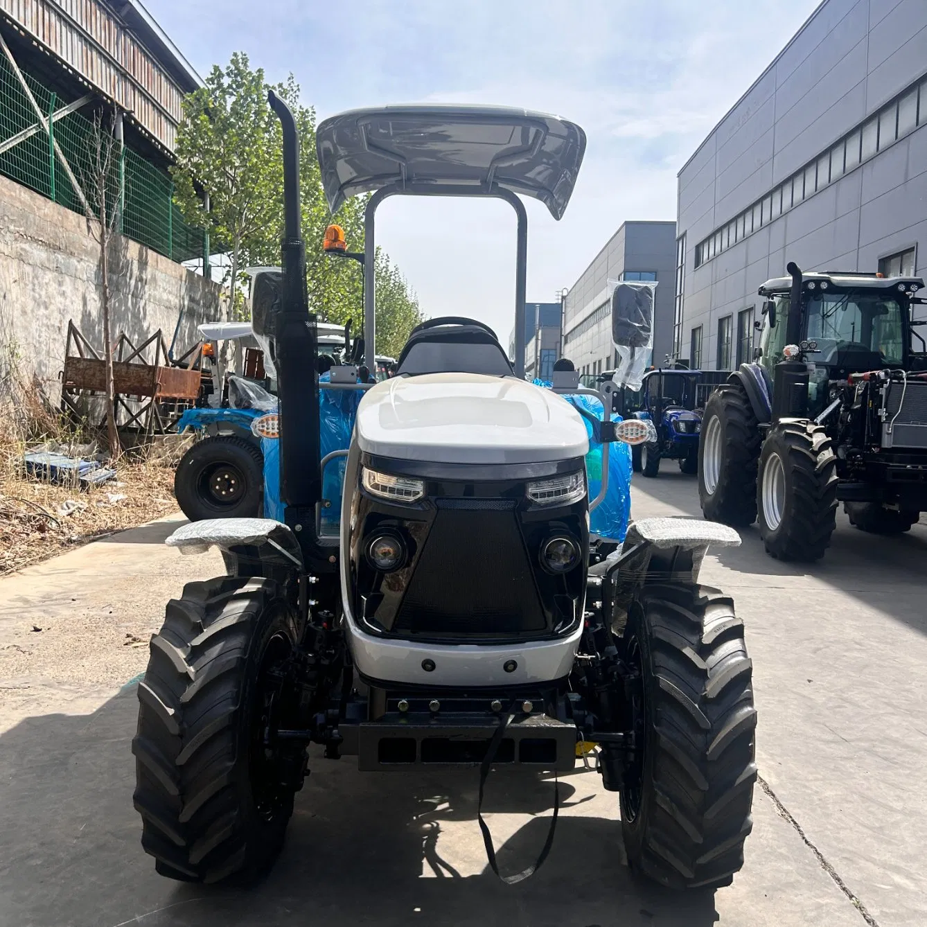 39HP 70HP 125HP CE Certified Tractor Factory Direct Trustworthy Eco-Conscious Performance