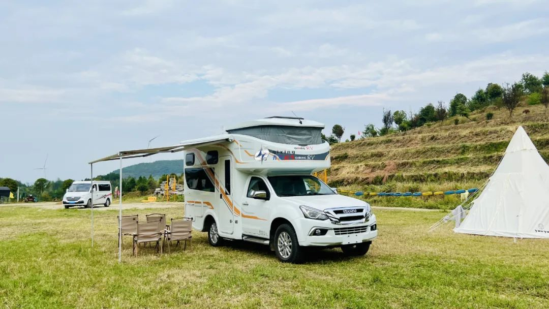 Explore The Outdoors with Star Boundless Dm2724 Awd Motorhome