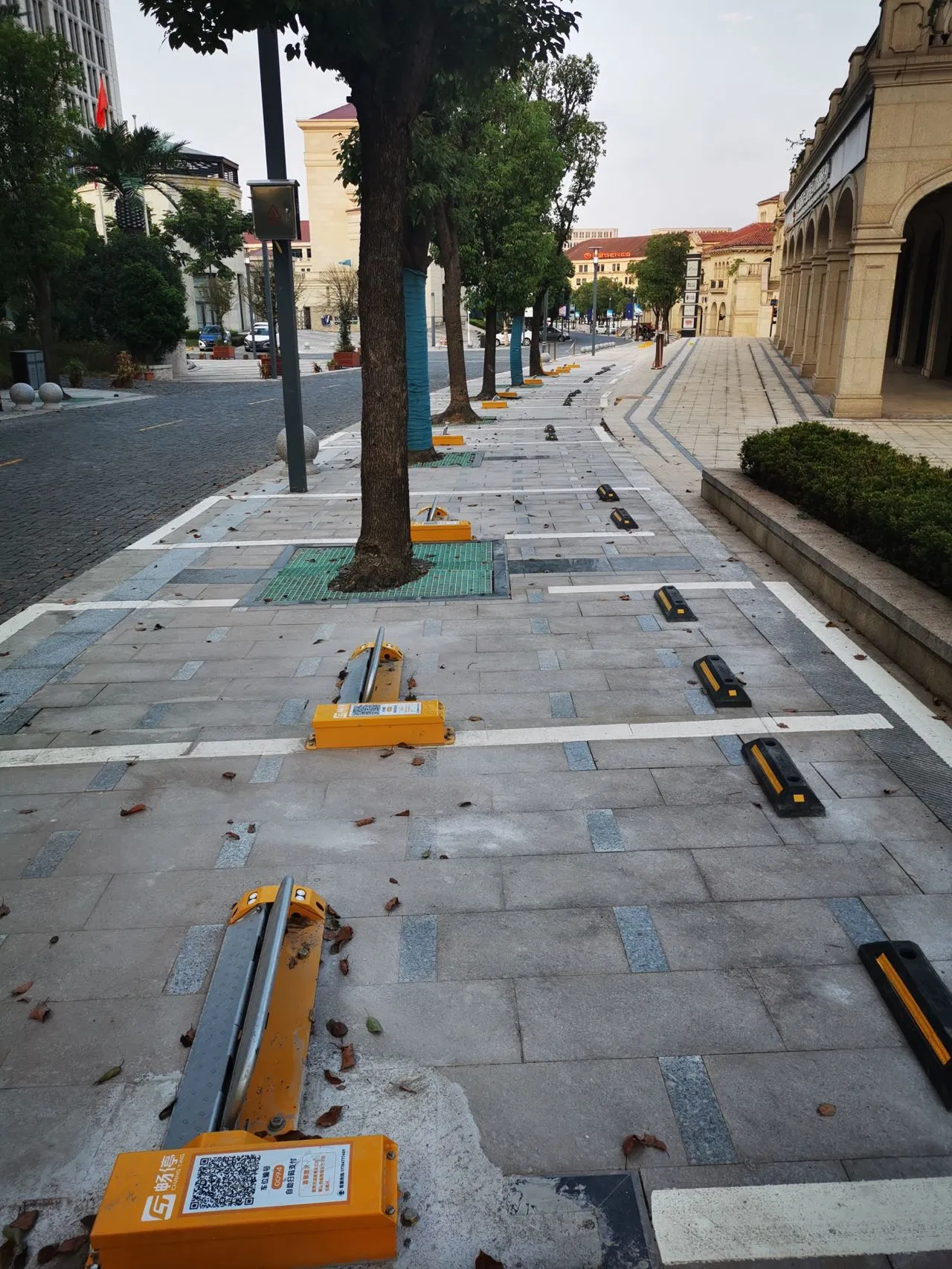 Innovative 4G Surface-Mounted Parking Lock Wheels for Smart Management