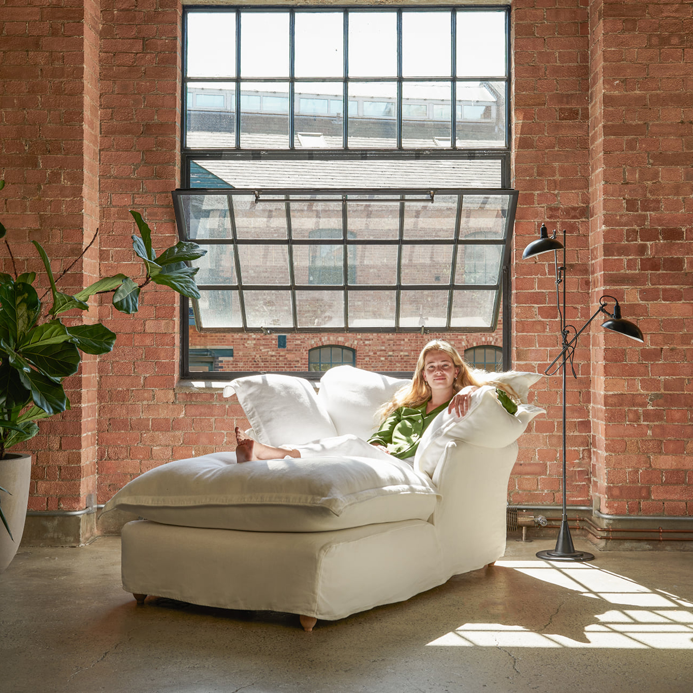 ATUNUS Minimalist Living Room Furniture Soft Loveseat Sofa Elegant White Down Love Two 2 Seater Recliner Couch Sleeper Sofa Set