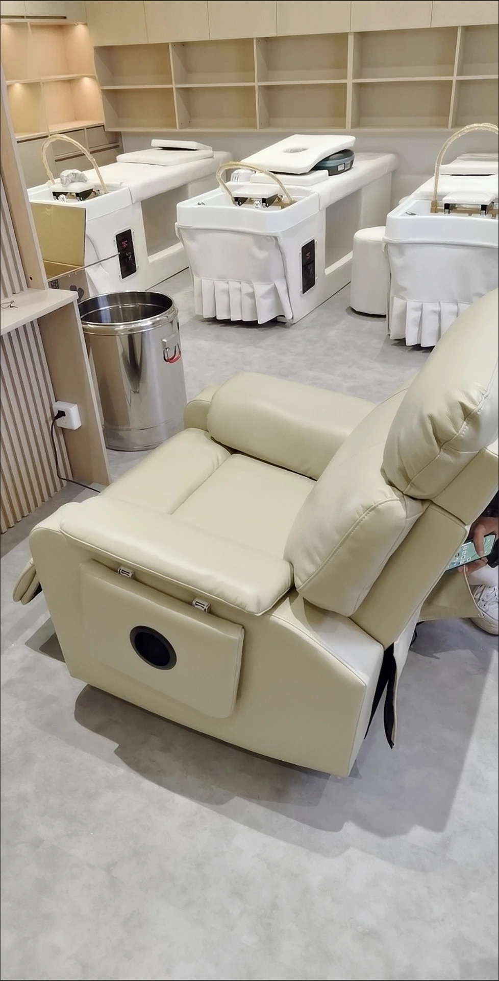 Salon Furniture Details 5